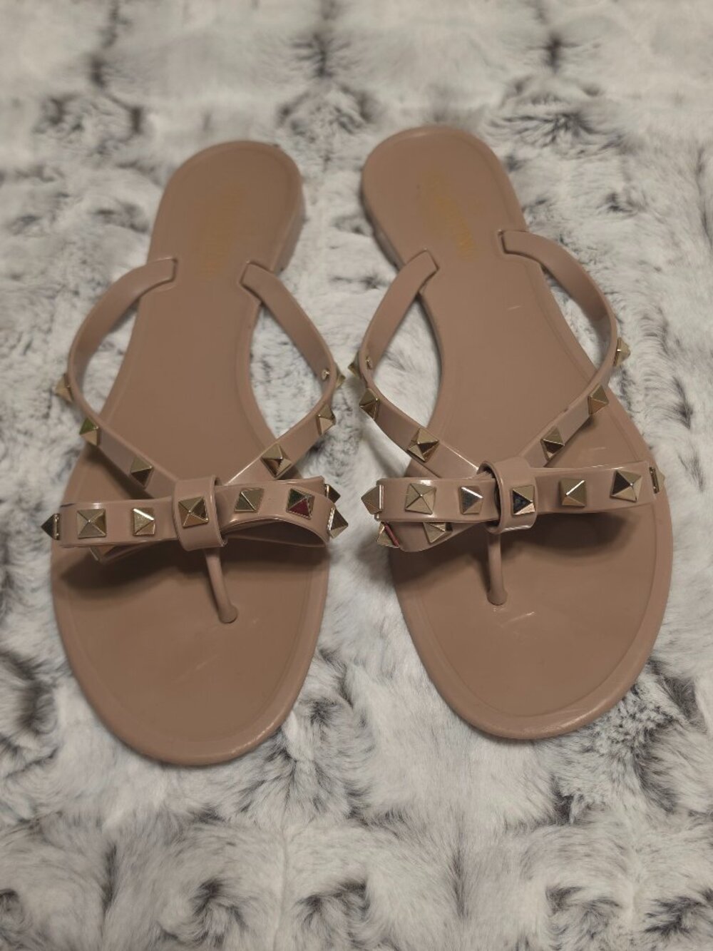 Valentino Garavani Rockstud Bow Jelly Sandals – Nude – Size 39